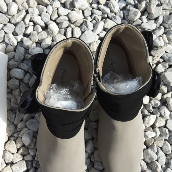 Angel steps size 9.5 heels - Picture 8 of 10